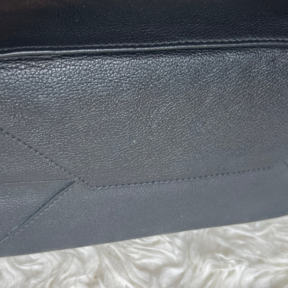 Auth Louis Vuitton LockMe Noir MM | Price Firm - Picture 5 of 16